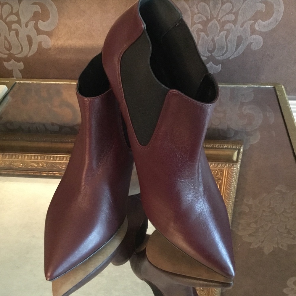 New without tags Bellofatto ankle boots.